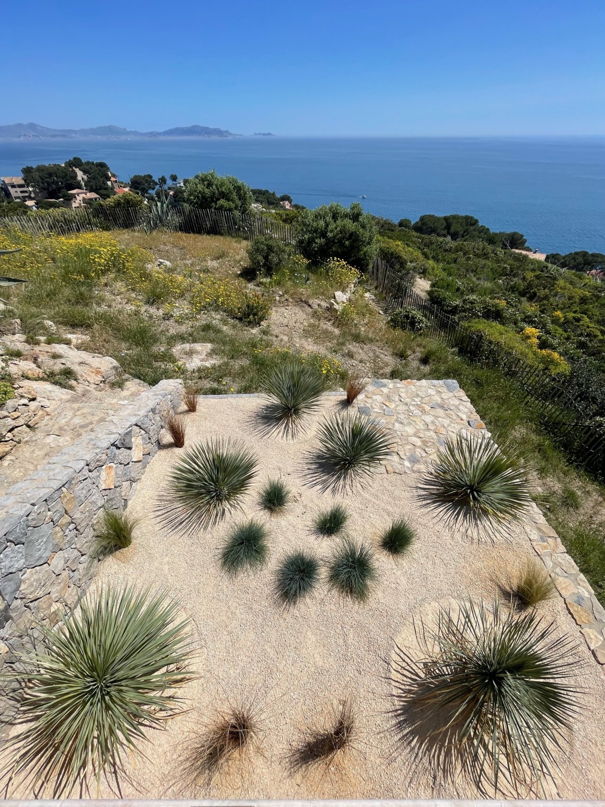 Création d’un jardin type sec sur Ensues la Redonne 