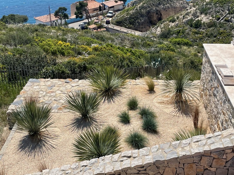 Création d’un jardin type sec sur Ensues la Redonne 