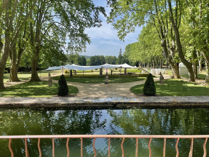 Aménagement sur mesure d'un jardin pour un domaine avec création de terrasse et plantation à Aix-en-Provence