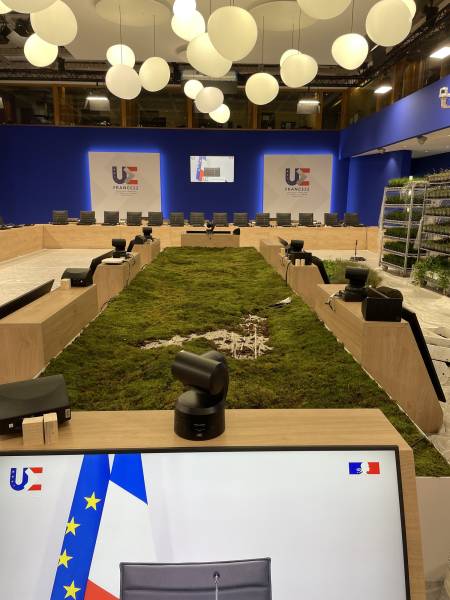 Location et mise en place de plantes pour le conseil de l'Union Europeene à Paris