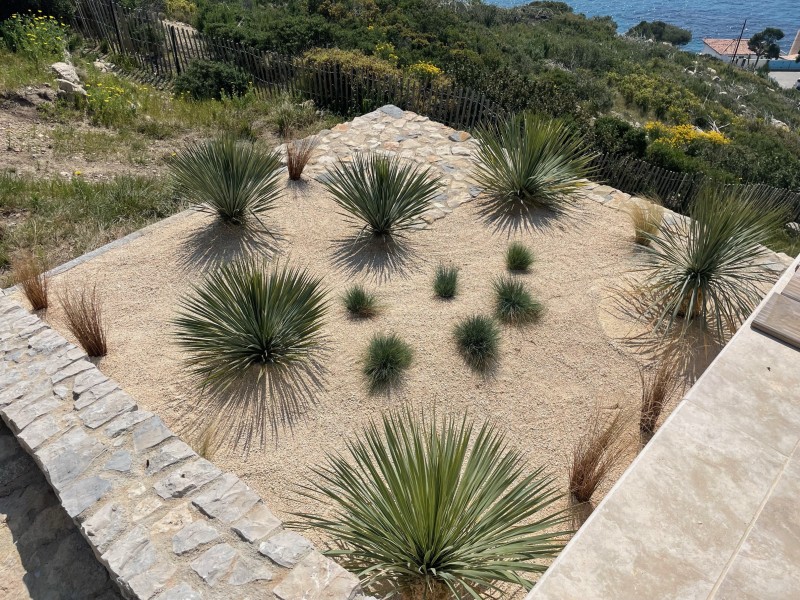 Création d’un jardin type sec sur Ensues la Redonne 