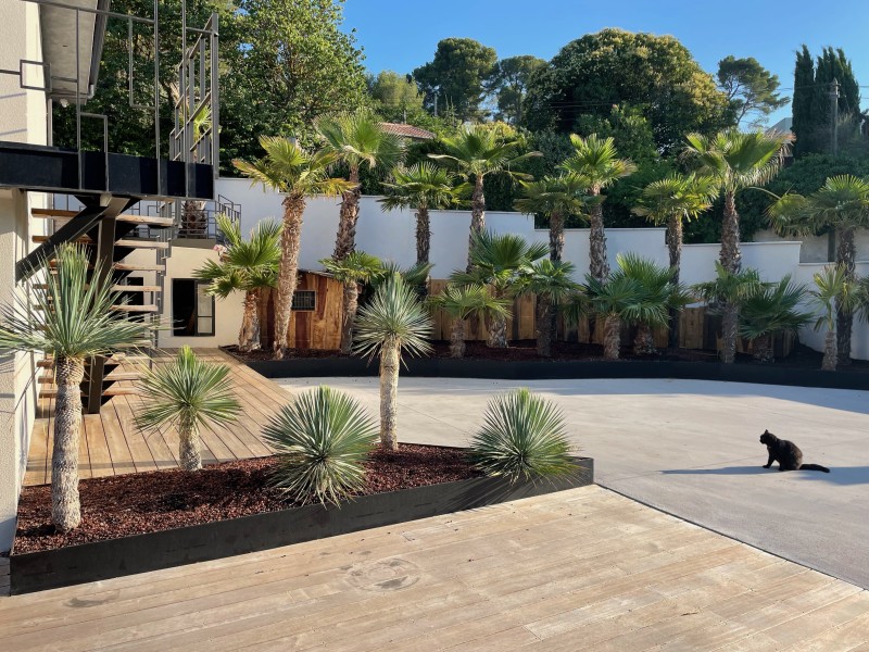 Aménagement d'un jardin plantes tropicales en jardinières  sur la commune de Bouc-Bel-Air