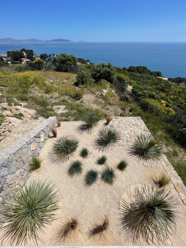 Création d’un jardin type sec sur Ensues la Redonne 