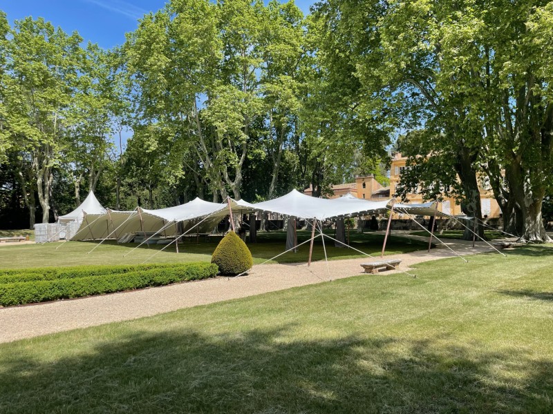 Aménagement sur mesure d'un jardin pour un domaine avec création de terrasse et plantation à Aix-en-Provence