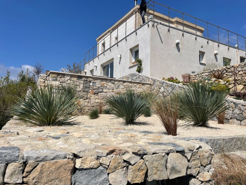 Création d’un jardin type sec sur Ensues la Redonne 